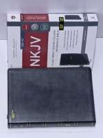 nkjv-giant-print-center-column-reference-bible