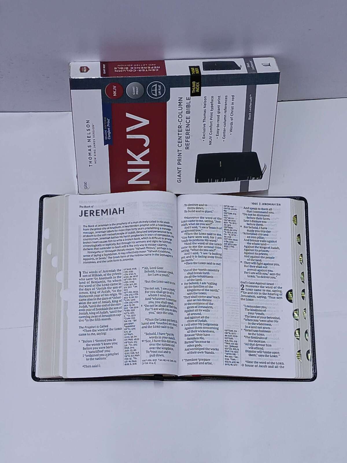 nkjv-giant-print-center-column-reference-bible