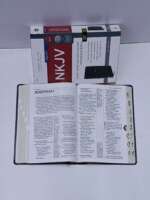 nkjv-giant-print-center-column-reference-bible
