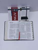 nkjv-giant-print-center-column-reference-bible