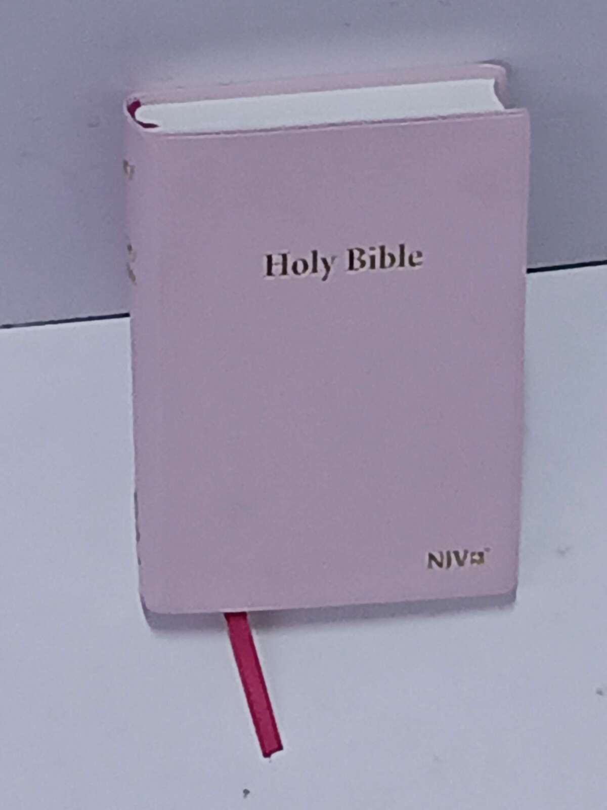 niv-soft-cover-pink-light-4-1-2-6