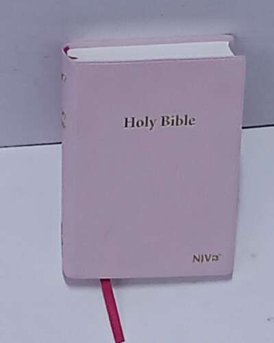 niv-soft-cover-pink-light-4-1-2-6