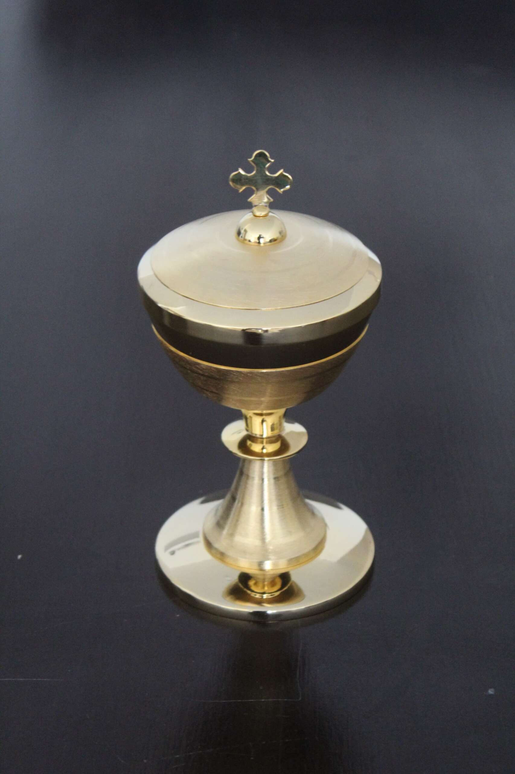 ciborium-for-communion-bread-25000 ciborium-for-communion-bread-25000