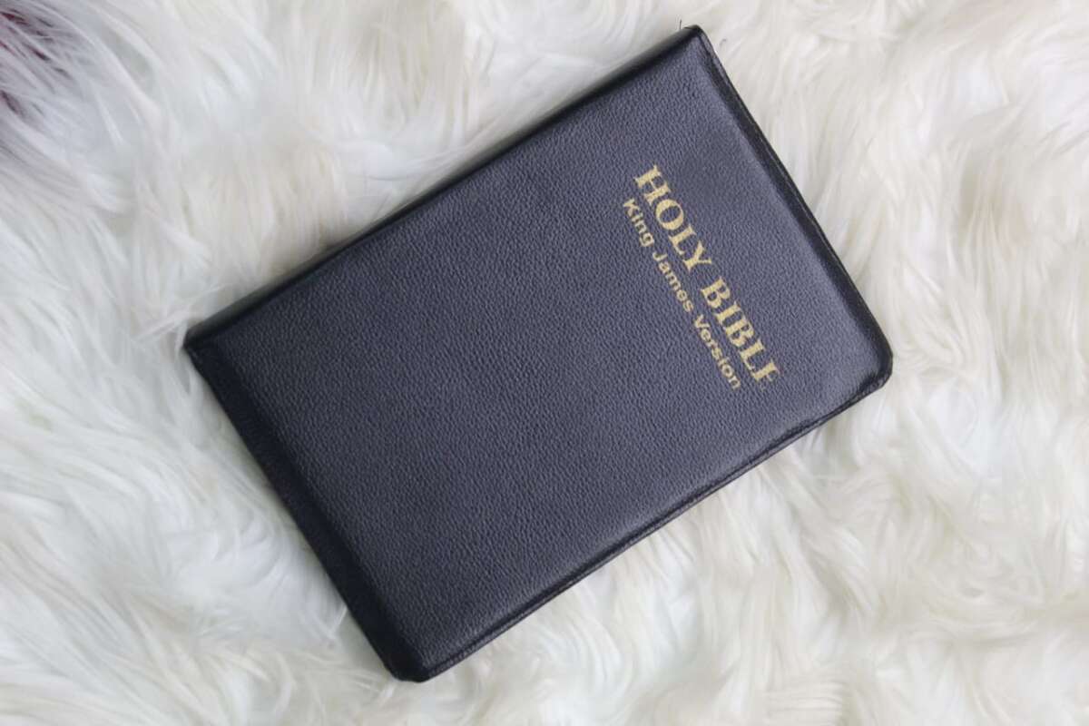 king-james-bible-with-zip-cover