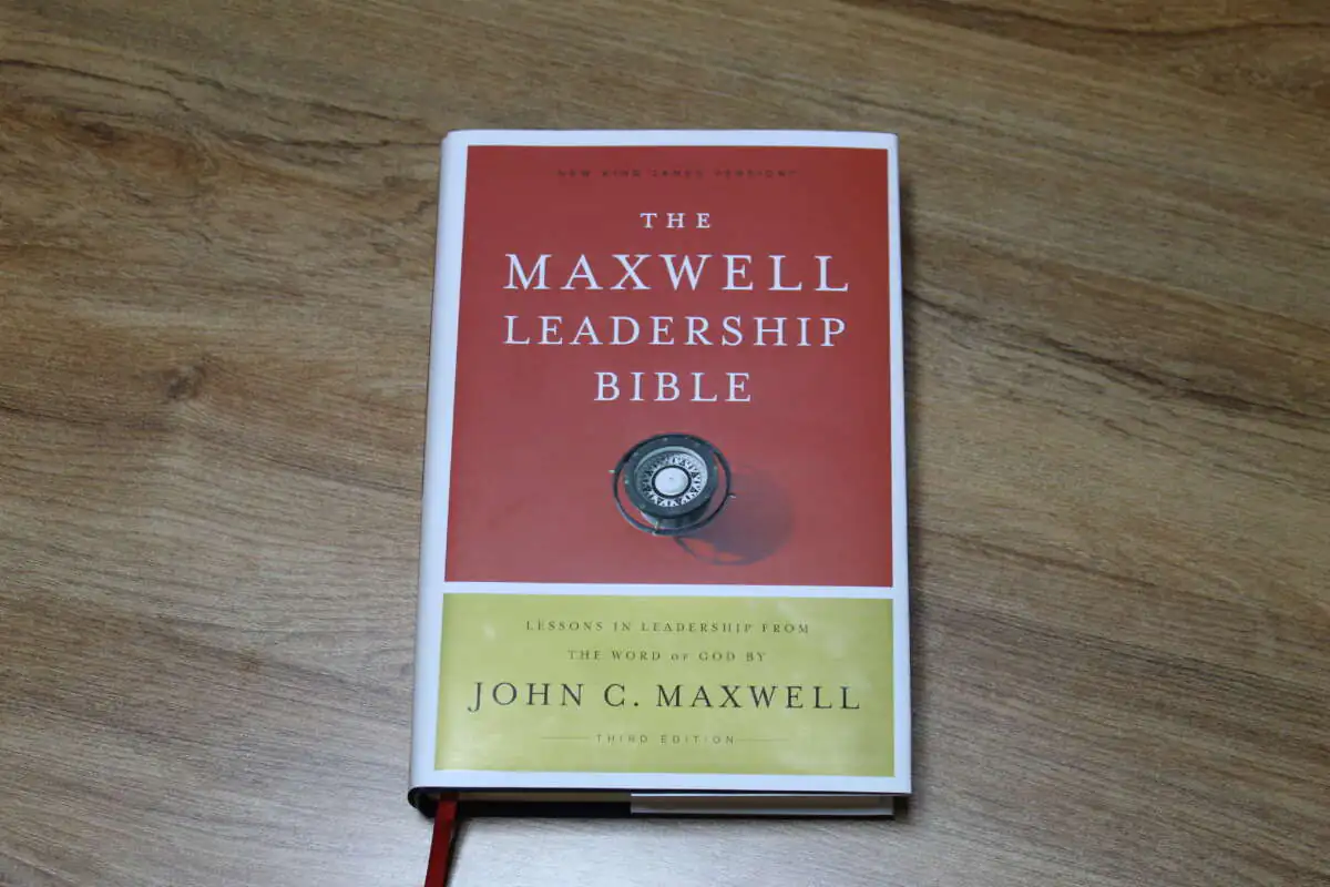 maxwell-leadership-bible-8290-ii