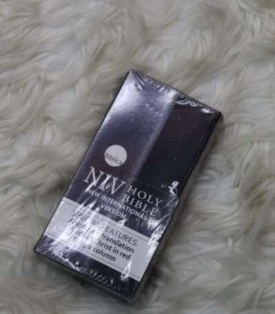 niv-slim-bible-leather-cover-flip-bible-black-2800