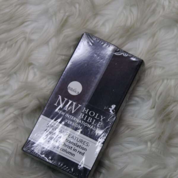niv-slim-bible-leather-cover-flip-bible-black-2800