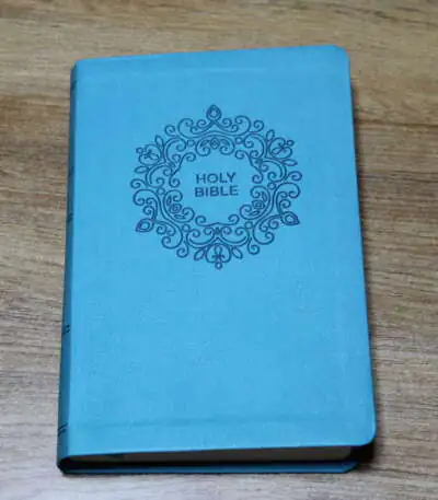 nkjv-a5-compact-thinline-bible-turquoise-4300-ii