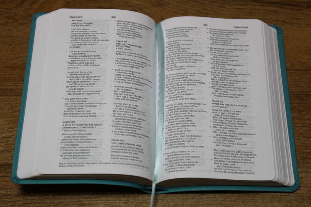 nkjv-a5-compact-thinline-bible-turquoise-4300-iii